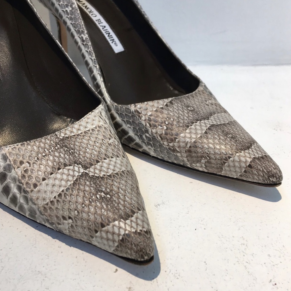 Manolo Blahnik BB Snakeskin 90mm Point-Toe Pump - Picture 3 of 8